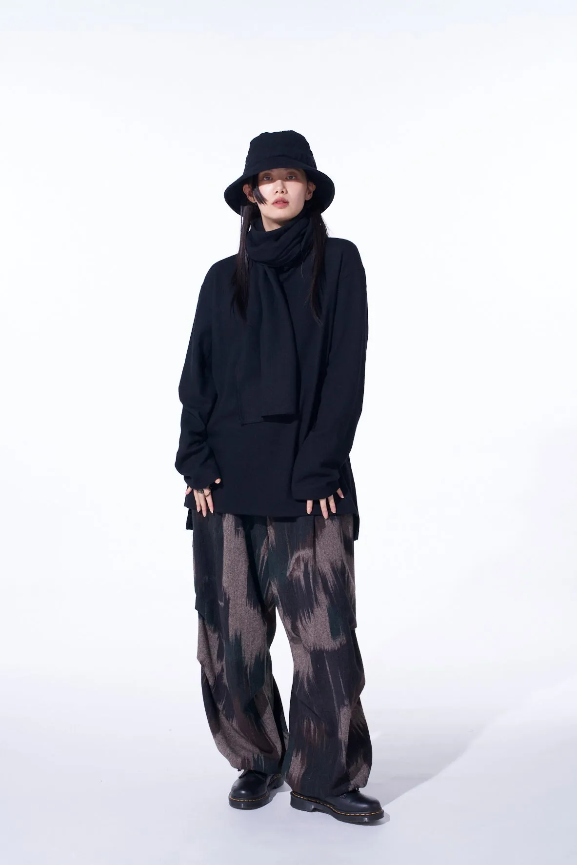 CAMOUFLAGE TWEED KNEE TUCK WIDE PANTS